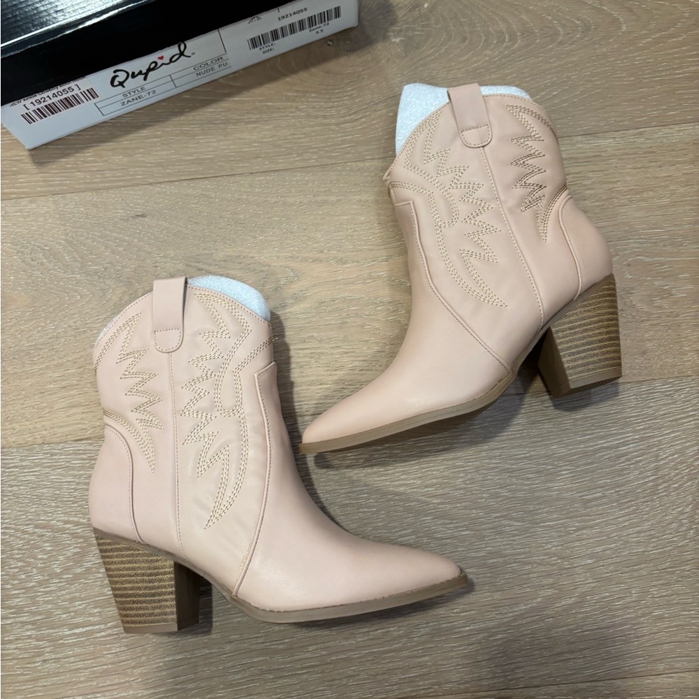 Qupid Women's Blush Heeled Boots
